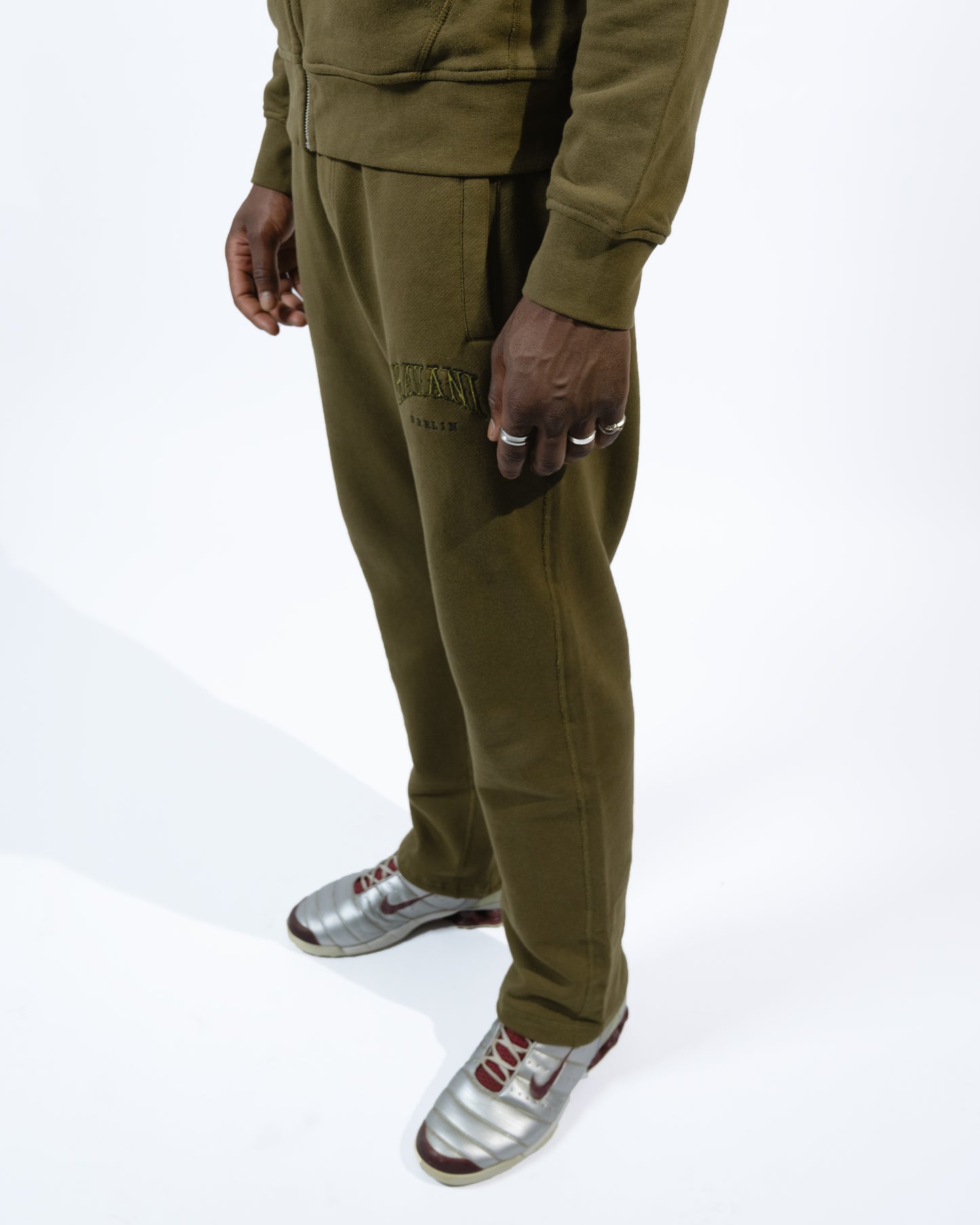 OLIVE ARMY Trackpants