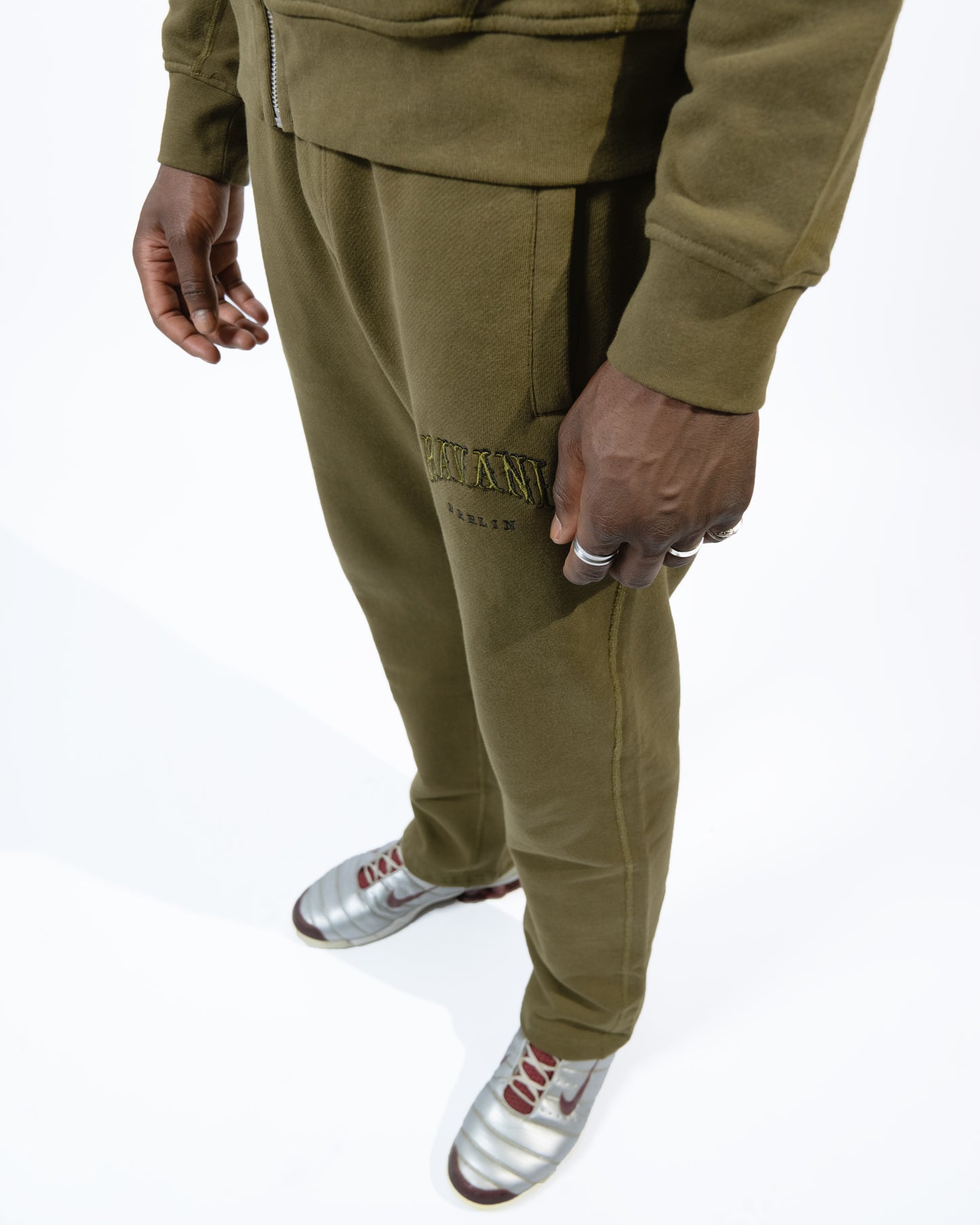 OLIVE ARMY Trackpants